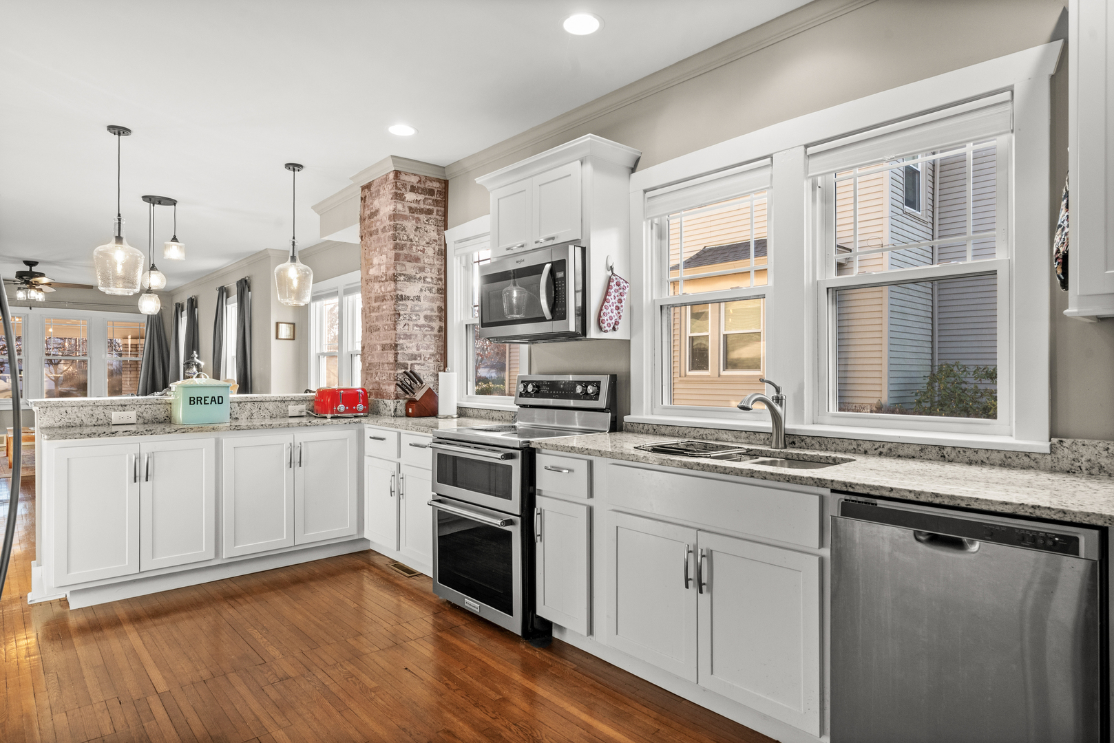 1906 E Taylor Street, Bloomington, IL 61701