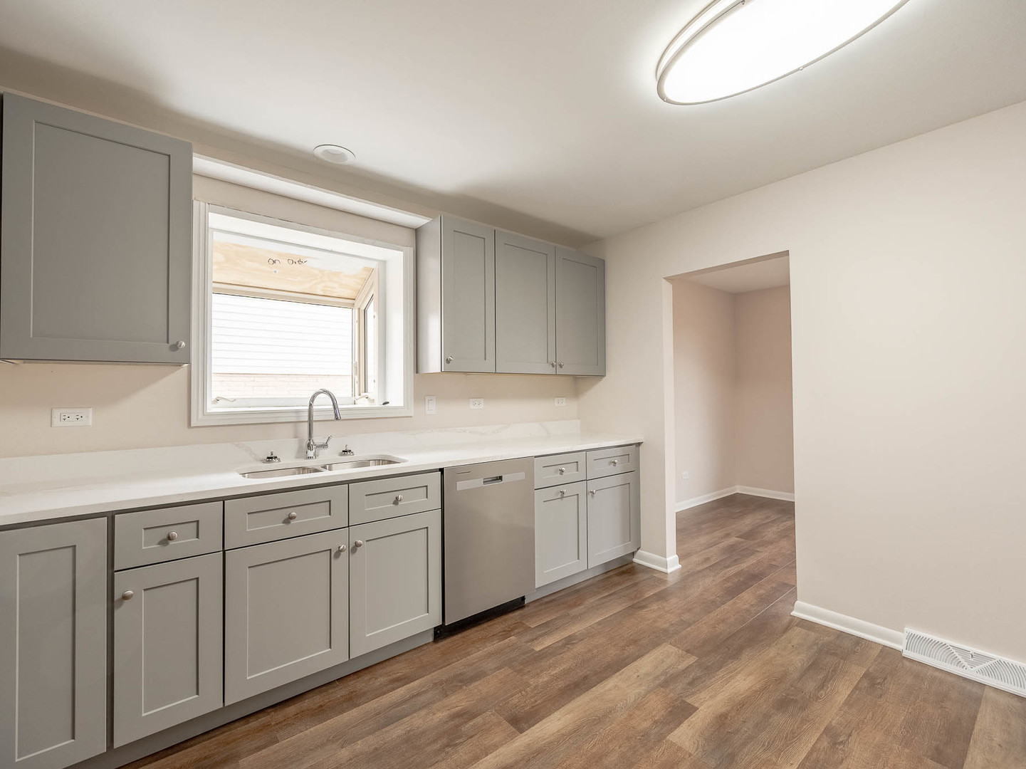 5620 W 99th Street, Oak Lawn, IL 60453