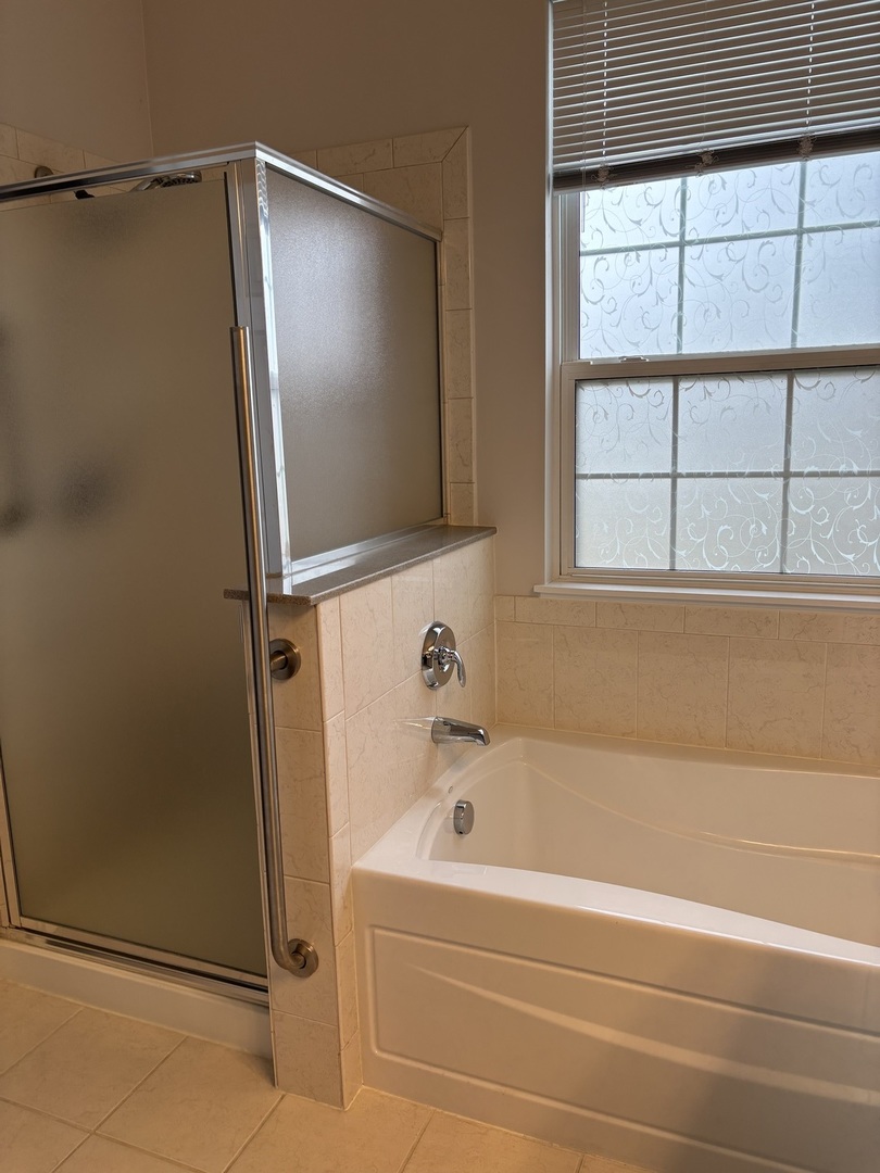 21406 Mays Lake Drive, Crest Hill, IL 60403