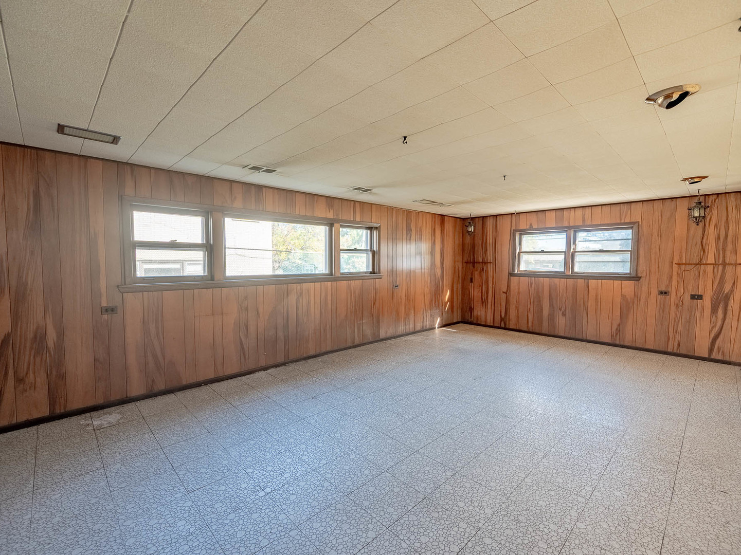 12443 S McVickers Avenue, Palos Heights, IL 60463