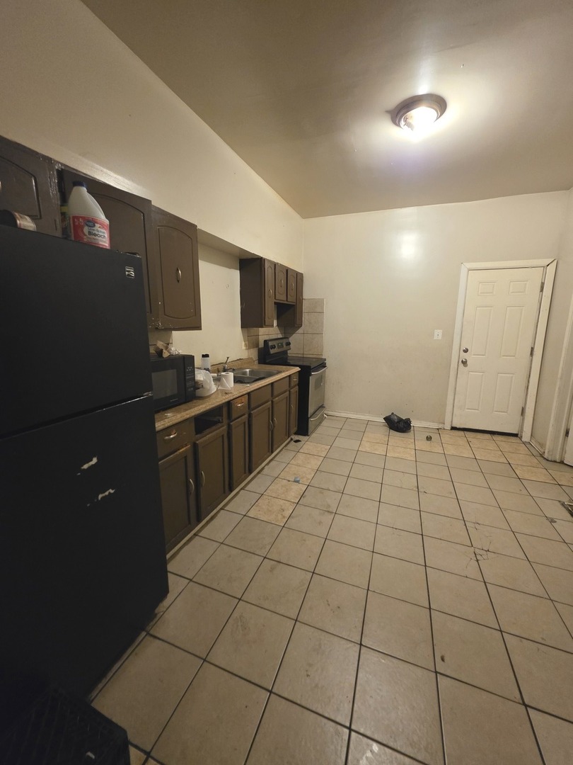 7042 S Vernon Avenue, Chicago, IL 60637