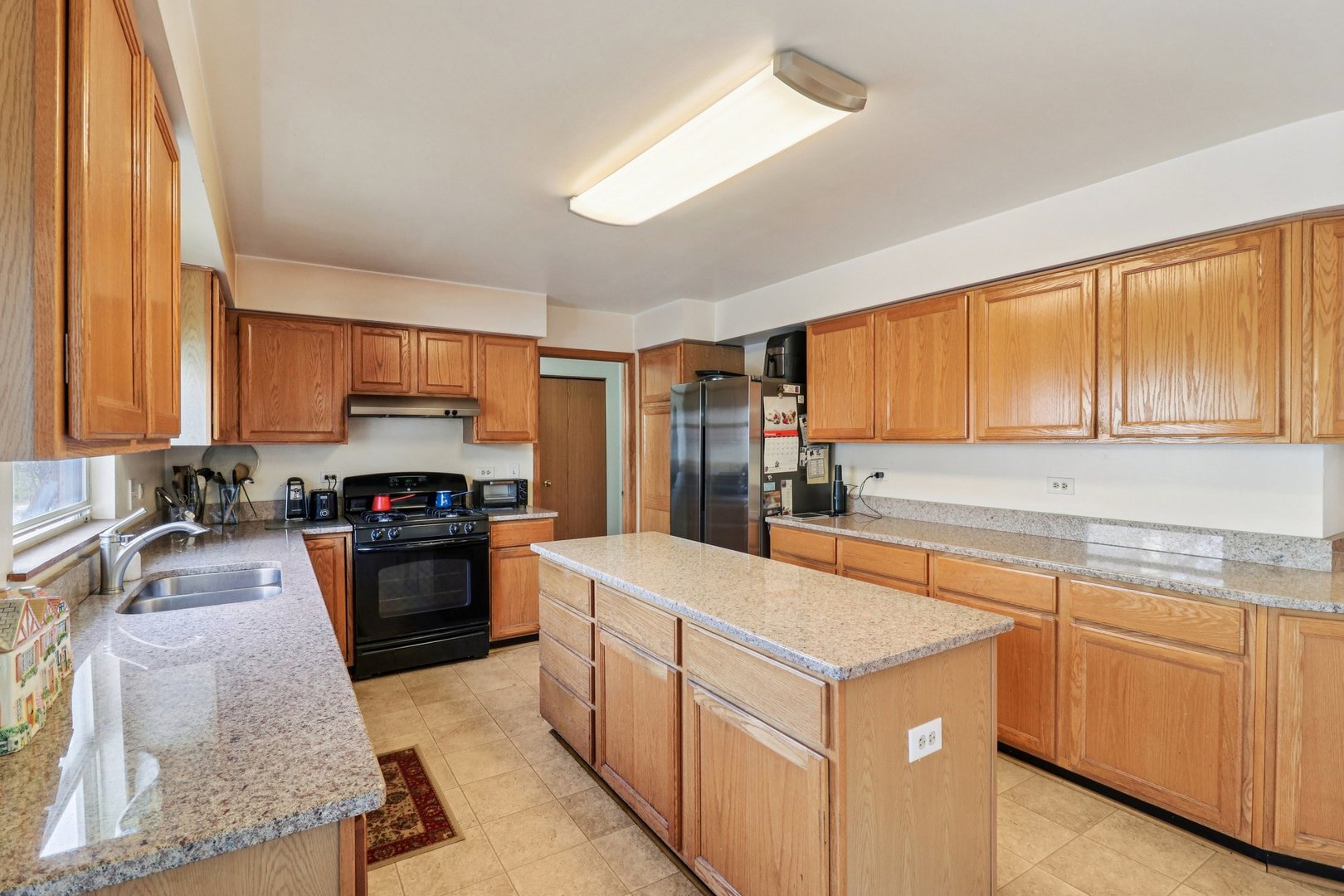 842 Deep Woods Court, Grayslake, IL 60030