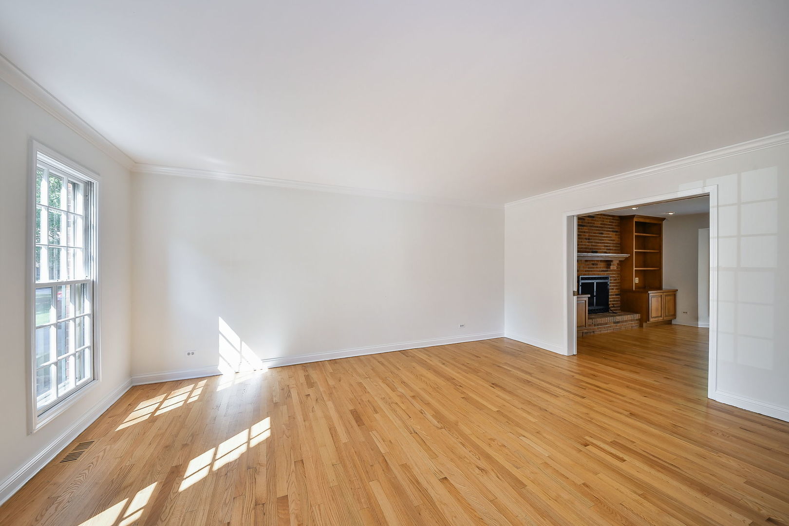 825 Biltmore Court, Naperville, IL 60563