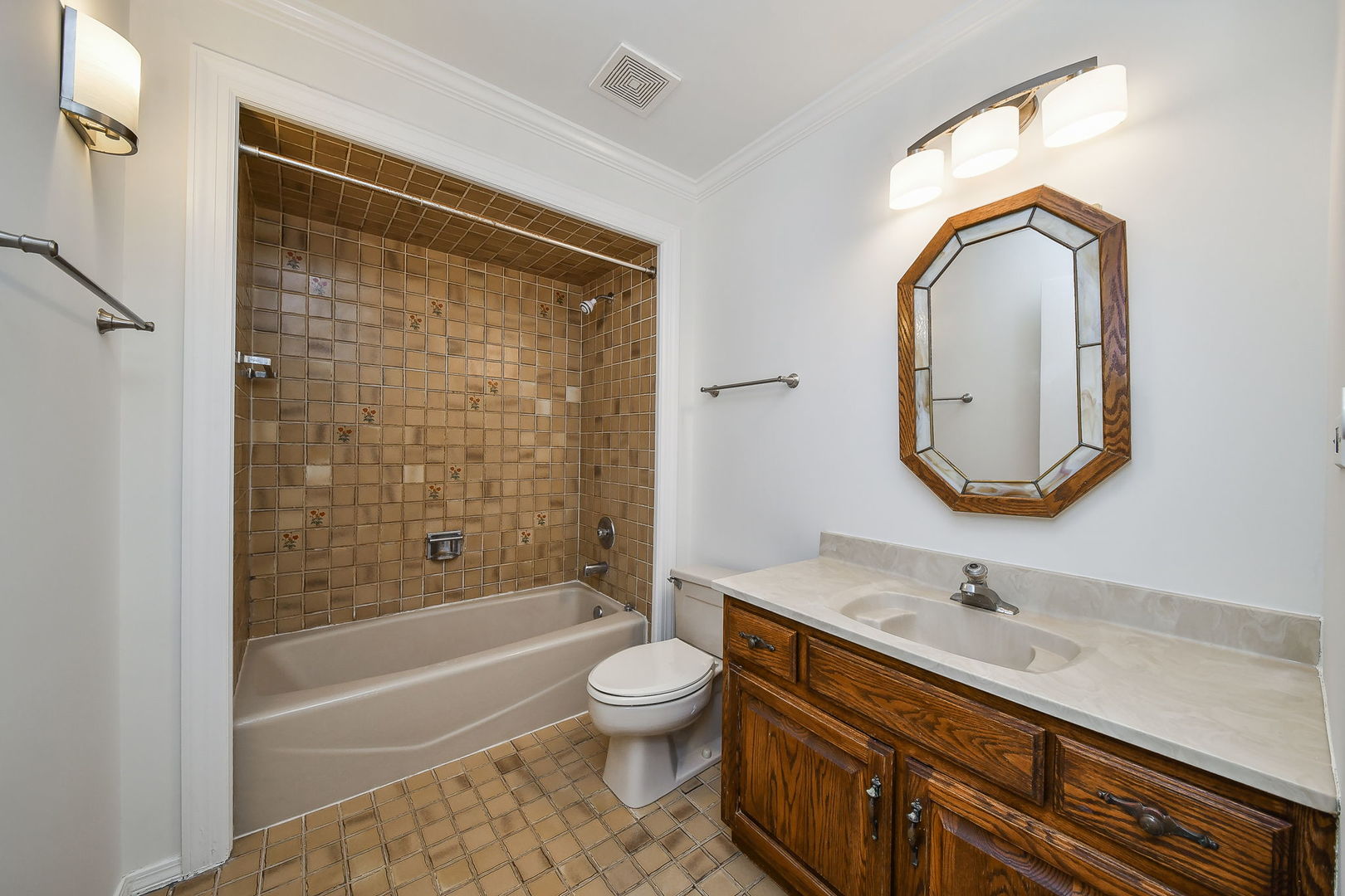 825 Biltmore Court, Naperville, IL 60563