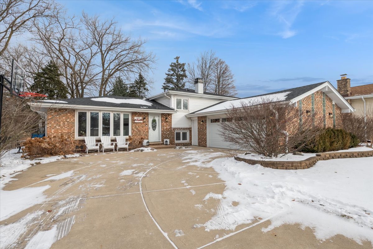 430 Valley View Drive, Downers Grove, IL 60516