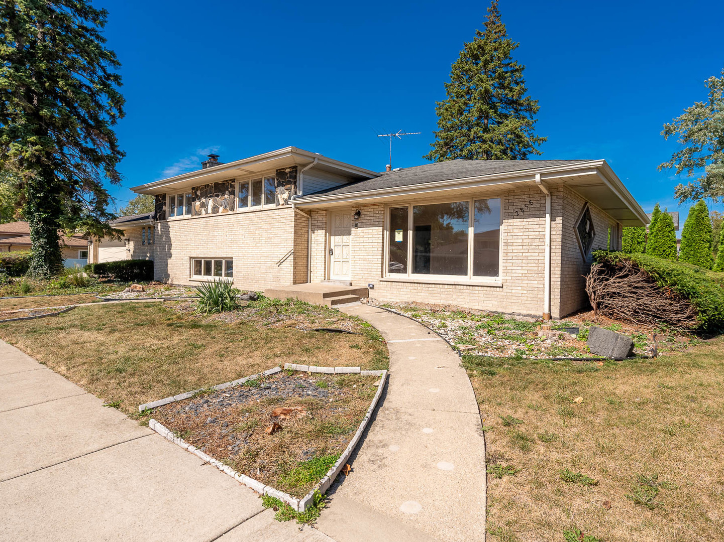 2858 Kensington Avenue, Westchester, IL 60154