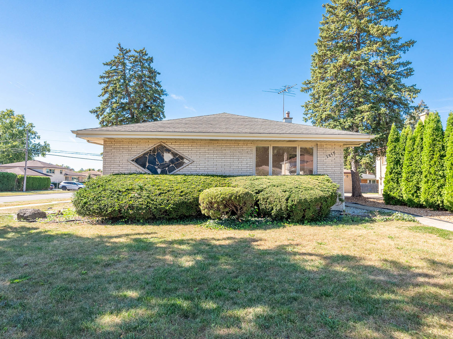 2858 Kensington Avenue, Westchester, IL 60154