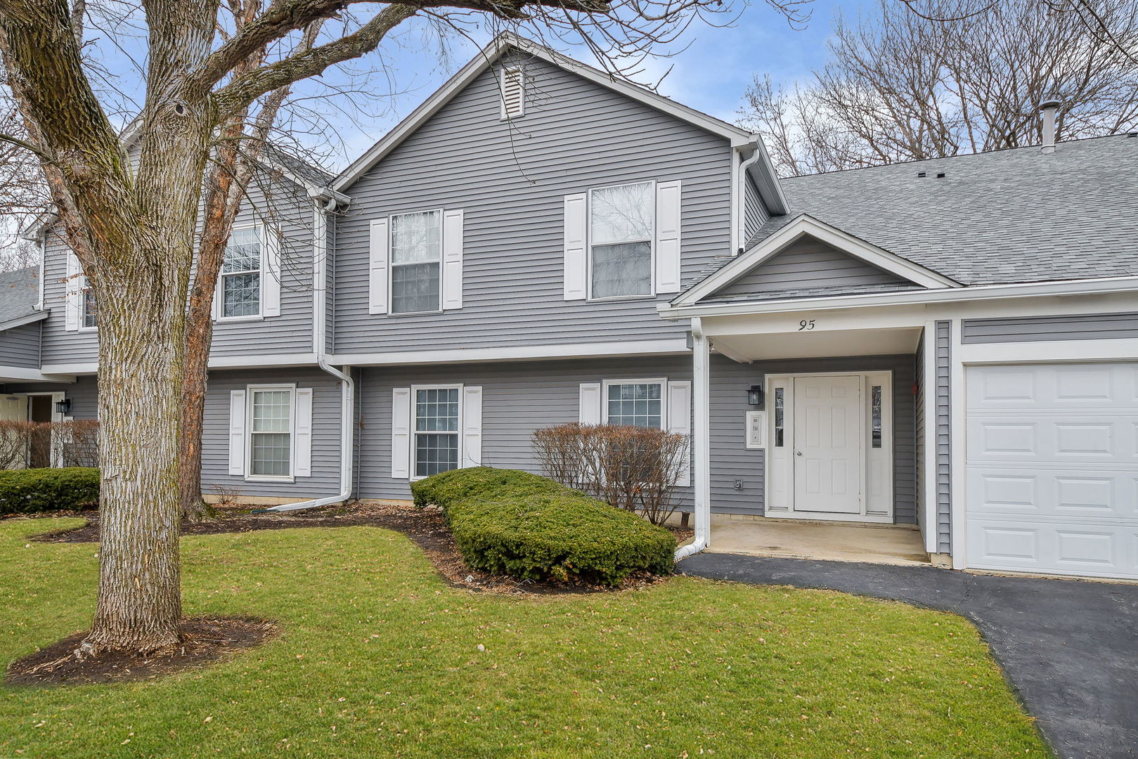 95 Midhurst Court #101B, Naperville, IL 60565