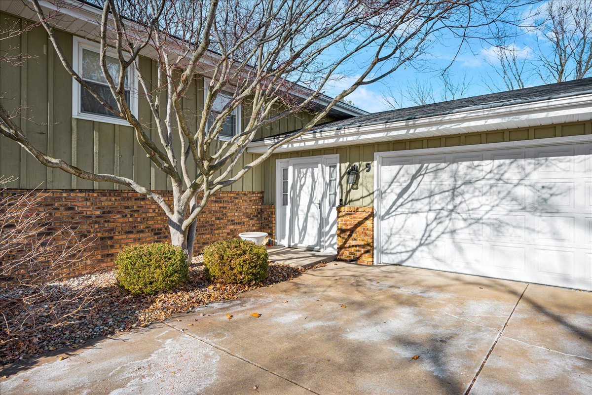 9 Linda Lane, Normal, IL 61761