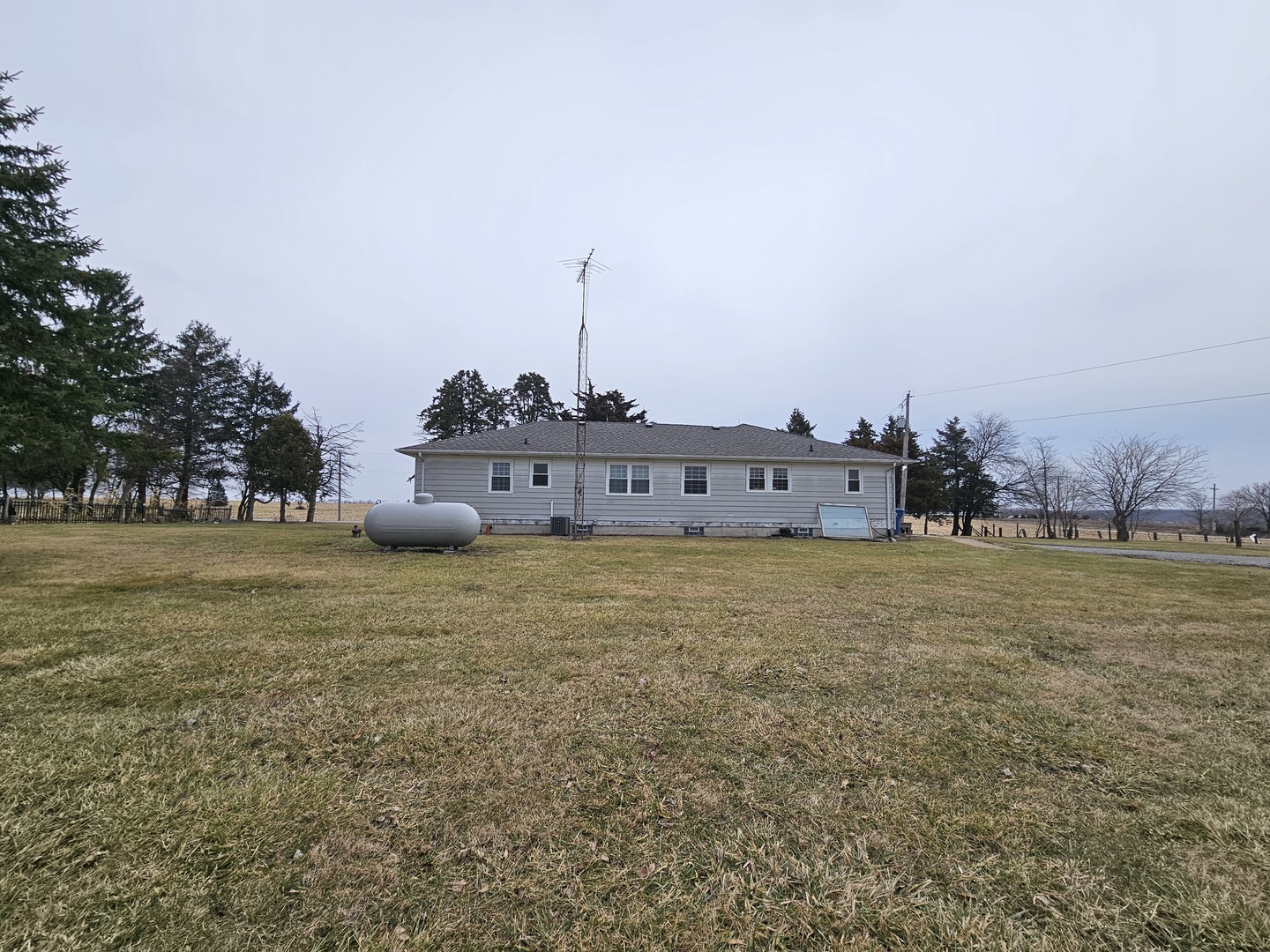 17954 E 10500n Road, Grant Park, IL 60940