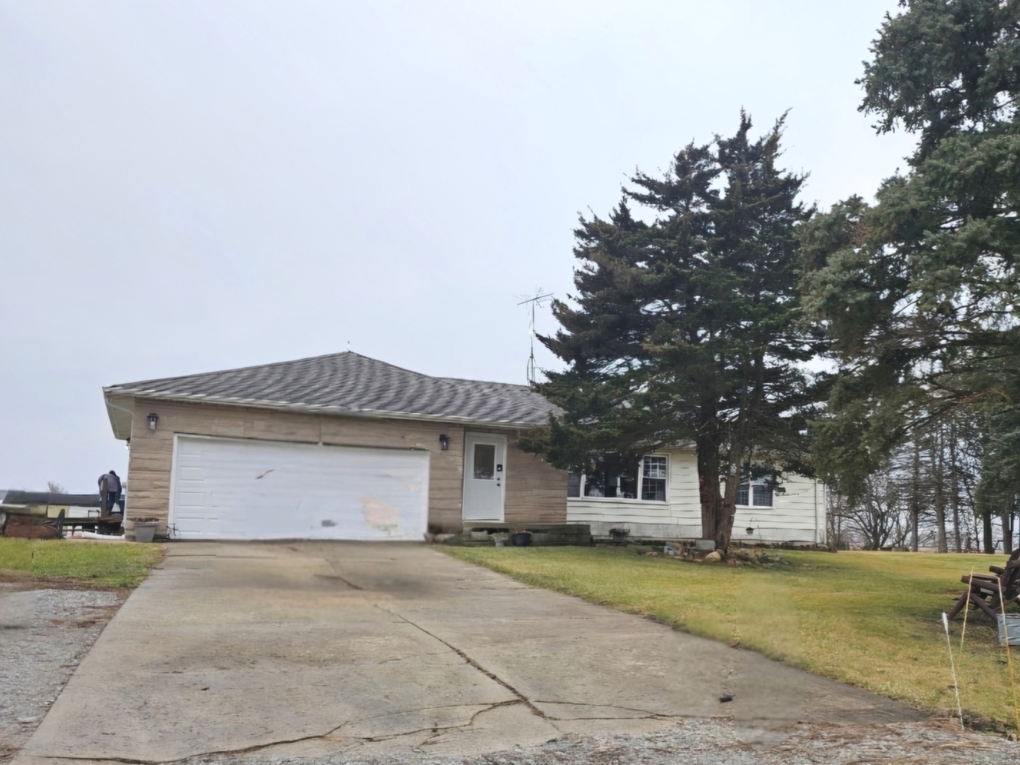 17954 E 10500n Road, Grant Park, IL 60940