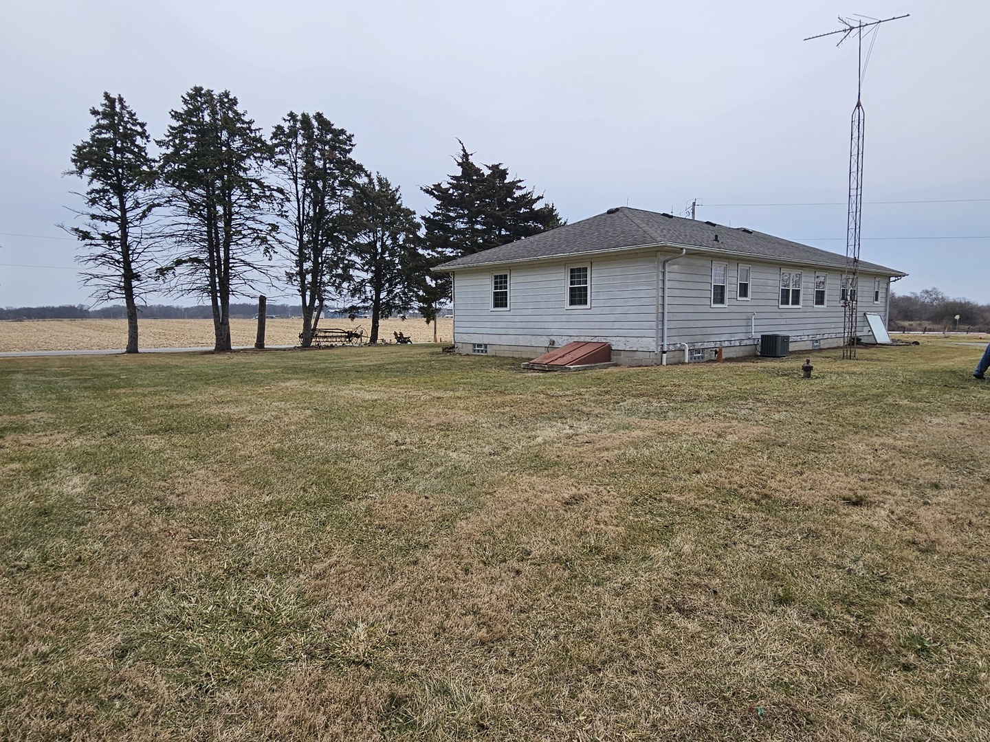 17954 E 10500n Road, Grant Park, IL 60940