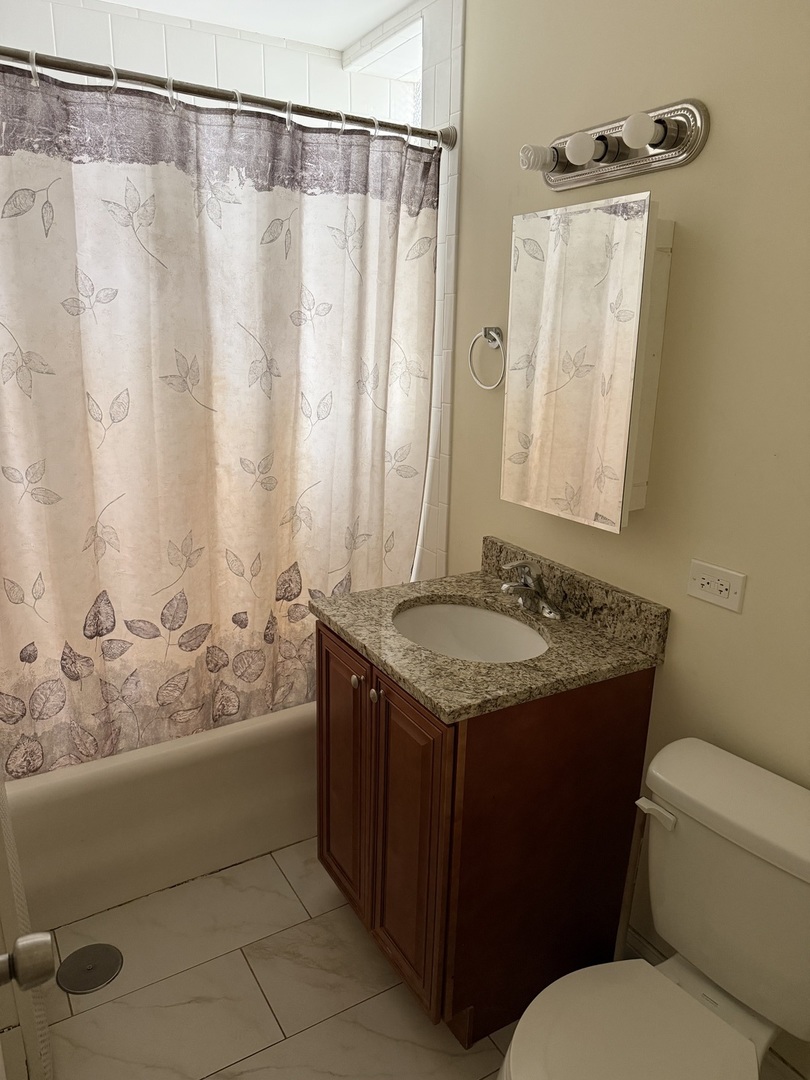 2333 W Farwell Avenue #2S, Chicago, IL 60645