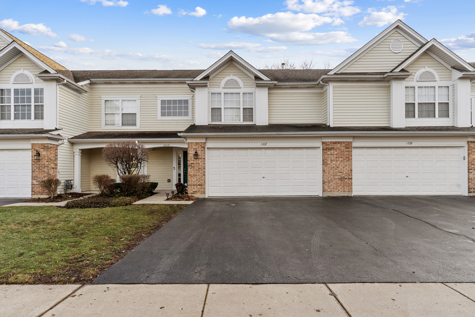 1037 Huntington Drive, Elk Grove Village, IL 60007