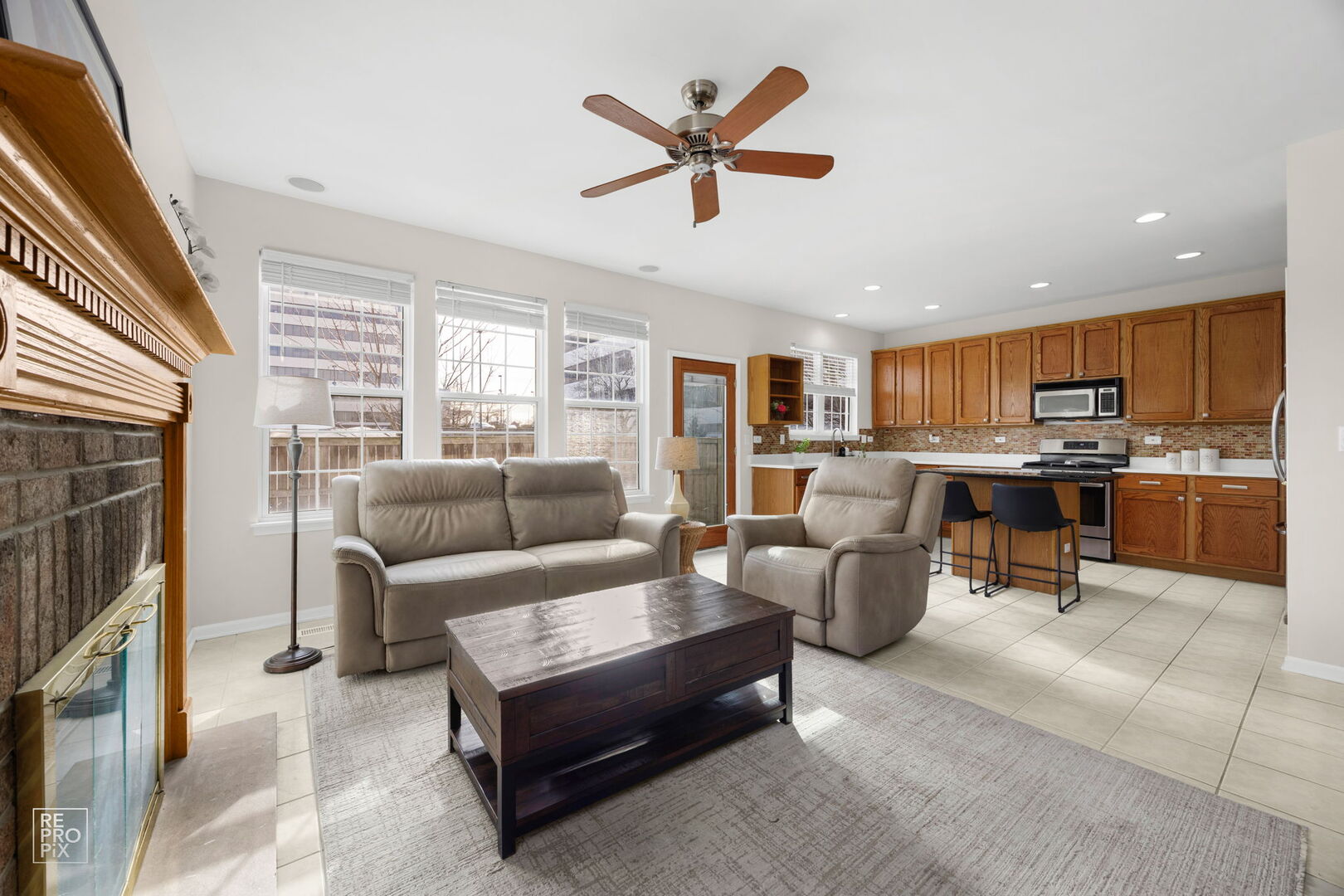 1107 Essex Drive, Oakbrook Terrace, IL 60181