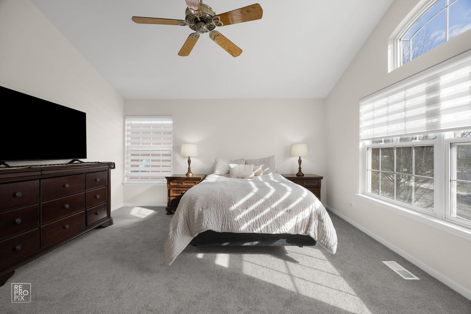 1107 Essex Drive, Oakbrook Terrace, IL 60181