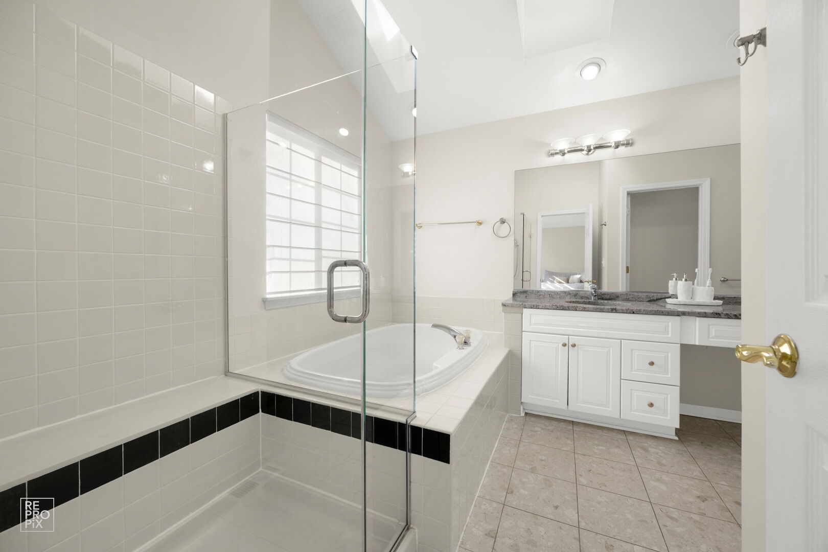 1107 Essex Drive, Oakbrook Terrace, IL 60181