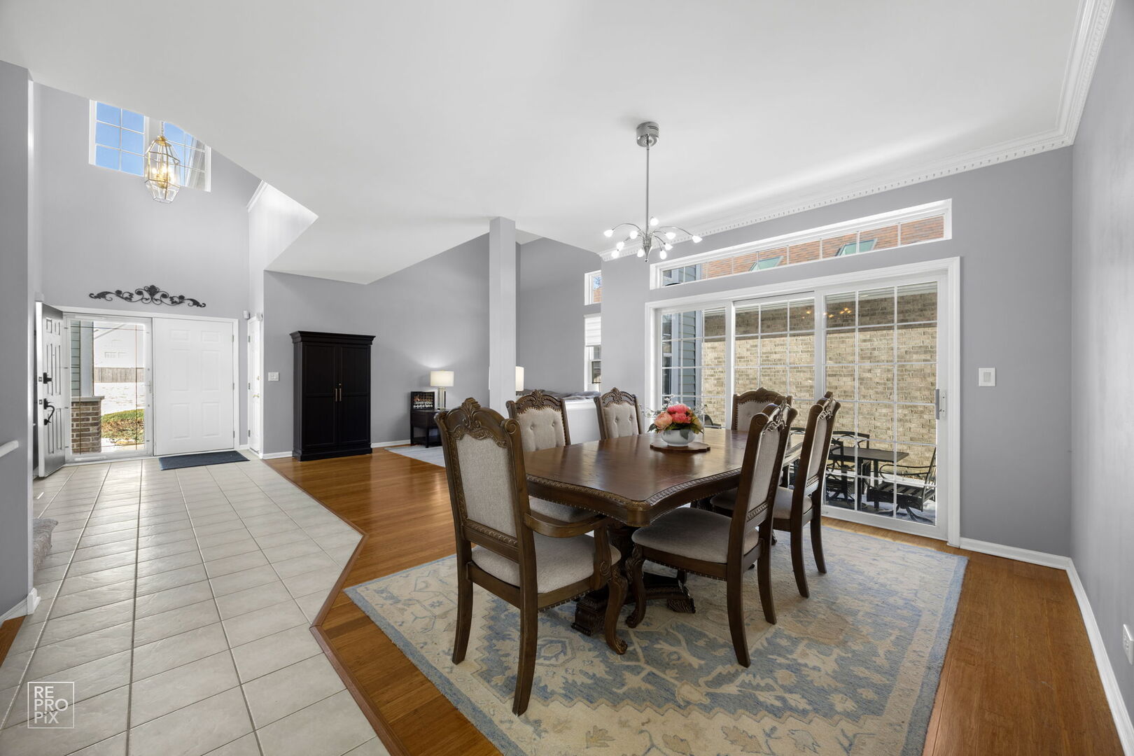 1107 Essex Drive, Oakbrook Terrace, IL 60181