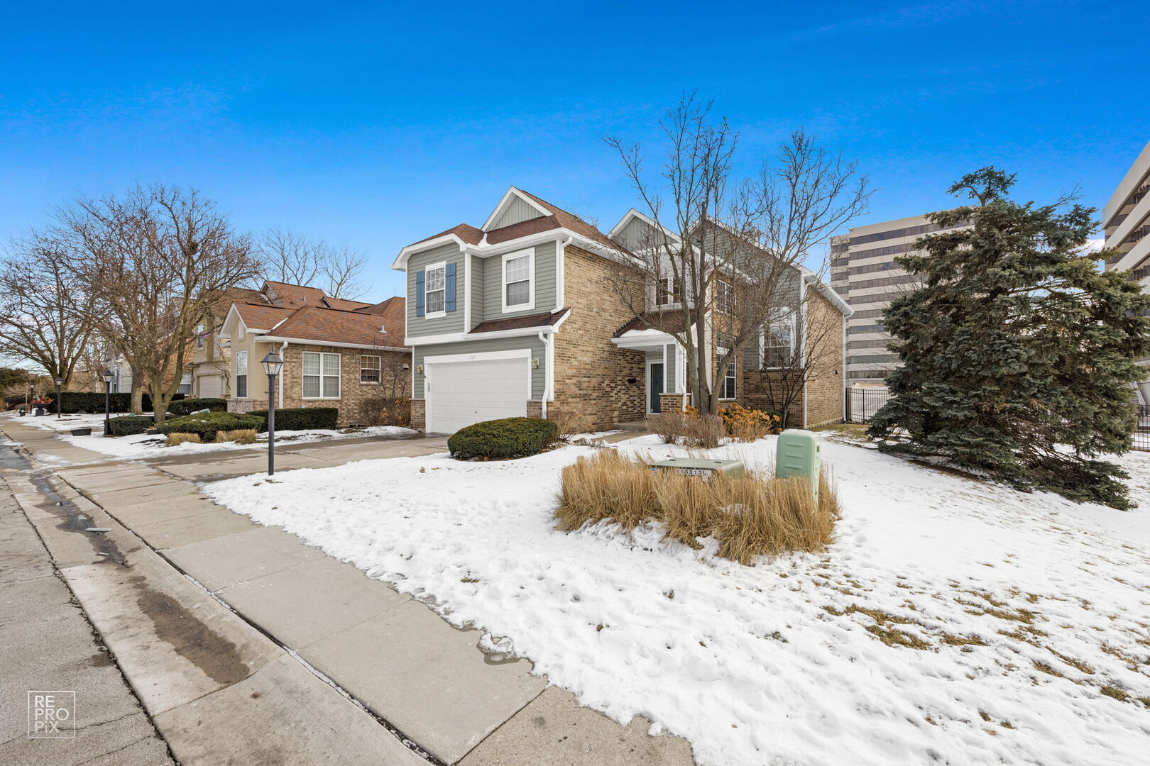 1107 Essex Drive, Oakbrook Terrace, IL 60181