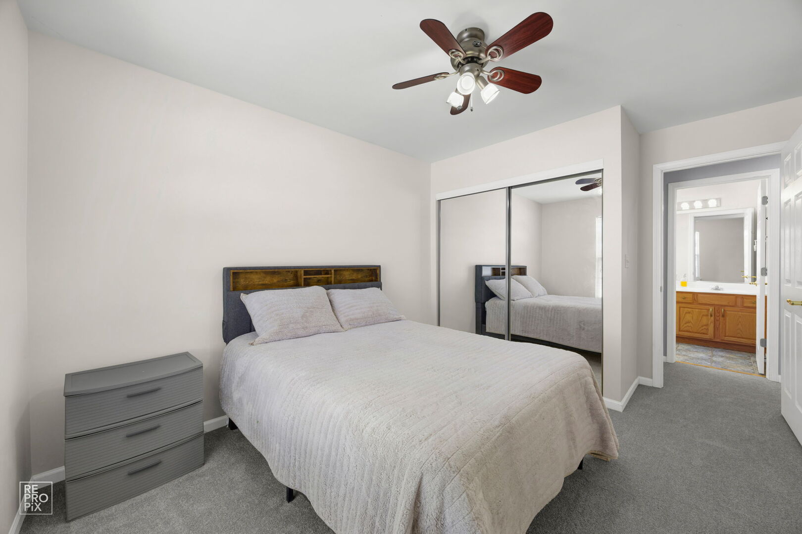 1107 Essex Drive, Oakbrook Terrace, IL 60181