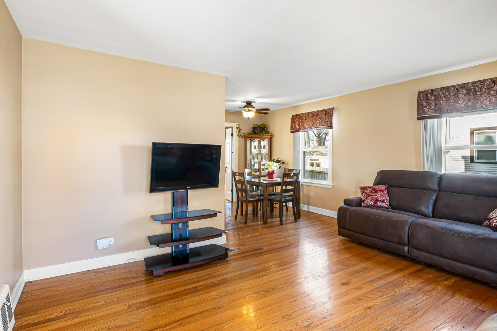 2428 S 12th Avenue, Broadview, IL 60155