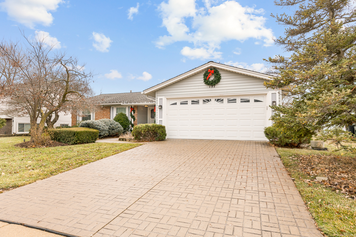 197 Smethwick Road, Elk Grove Village, IL 60007