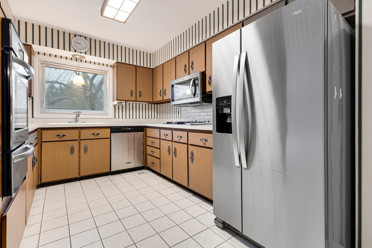 197 Smethwick Road, Elk Grove Village, IL 60007