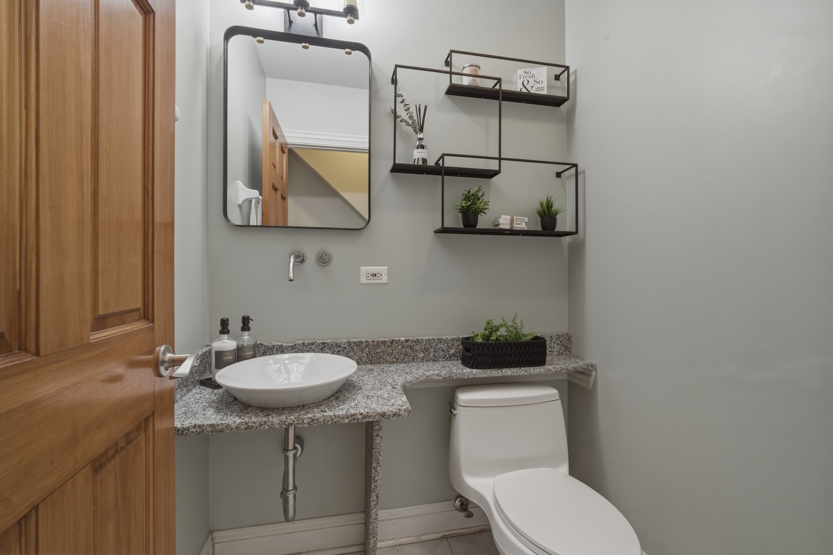 4323 W Peterson Avenue, Chicago, IL 60646