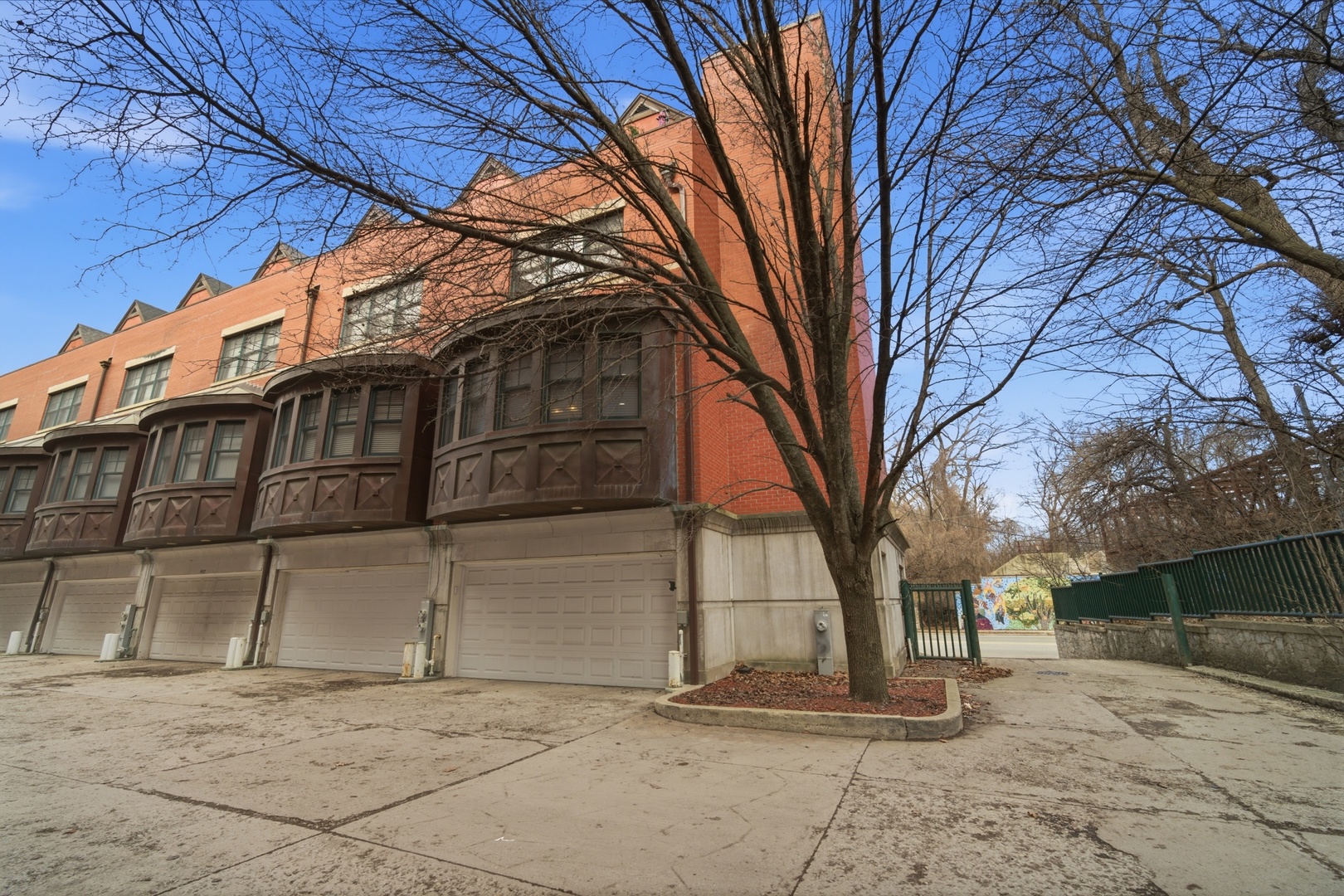 4323 W Peterson Avenue, Chicago, IL 60646