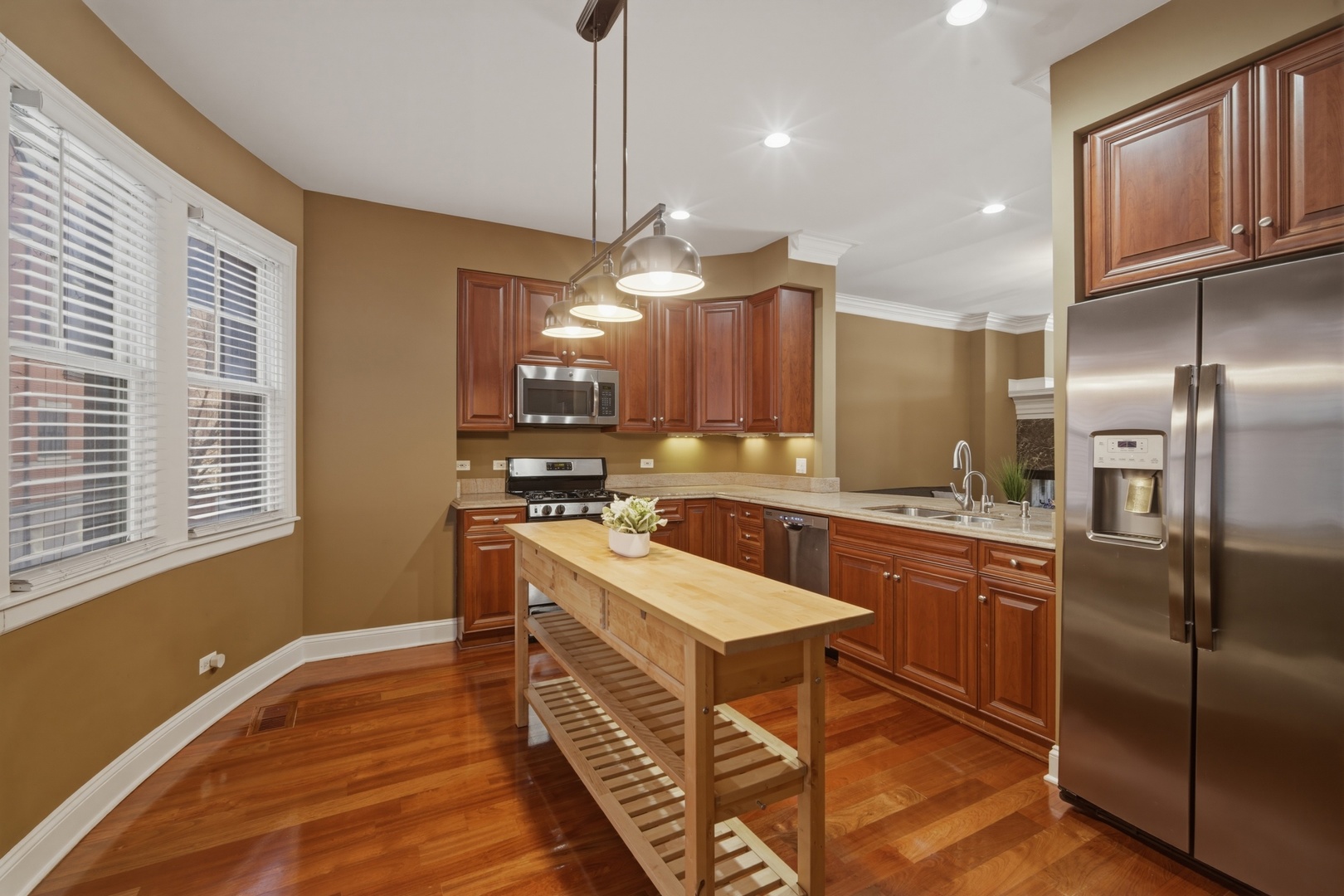 4323 W Peterson Avenue, Chicago, IL 60646