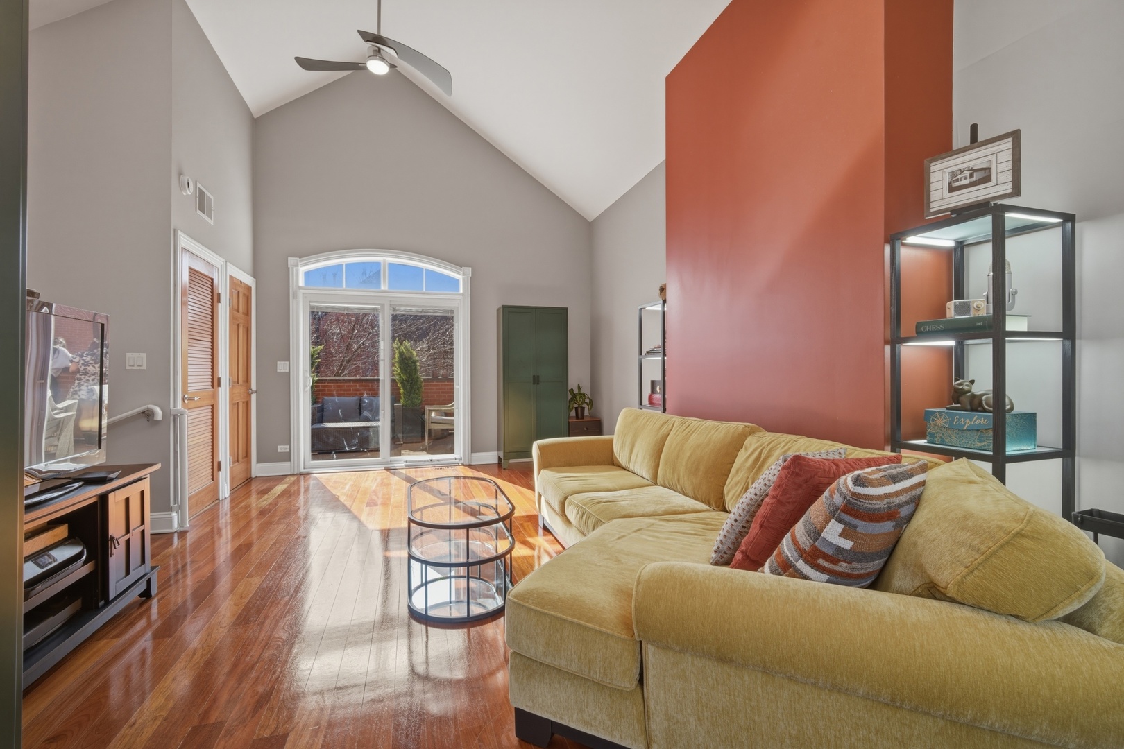 4323 W Peterson Avenue, Chicago, IL 60646