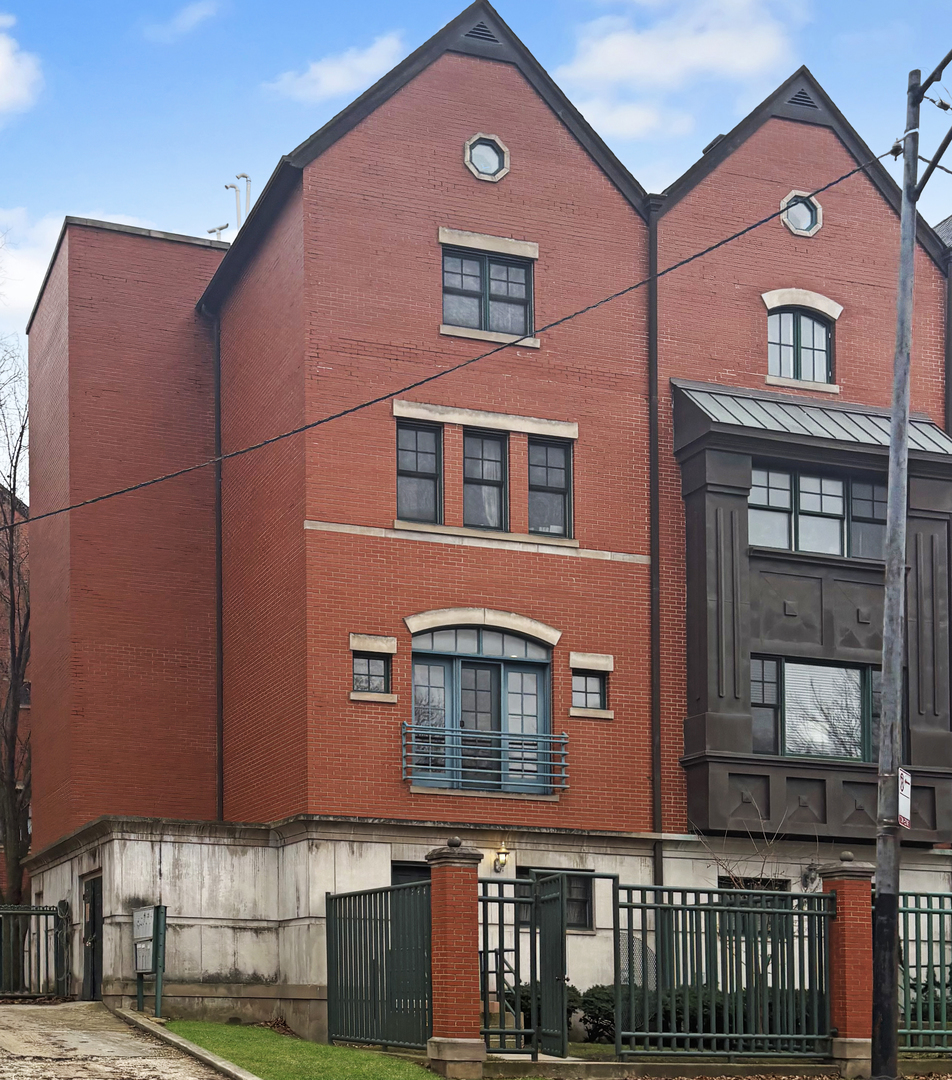 4323 W Peterson Avenue, Chicago, IL 60646