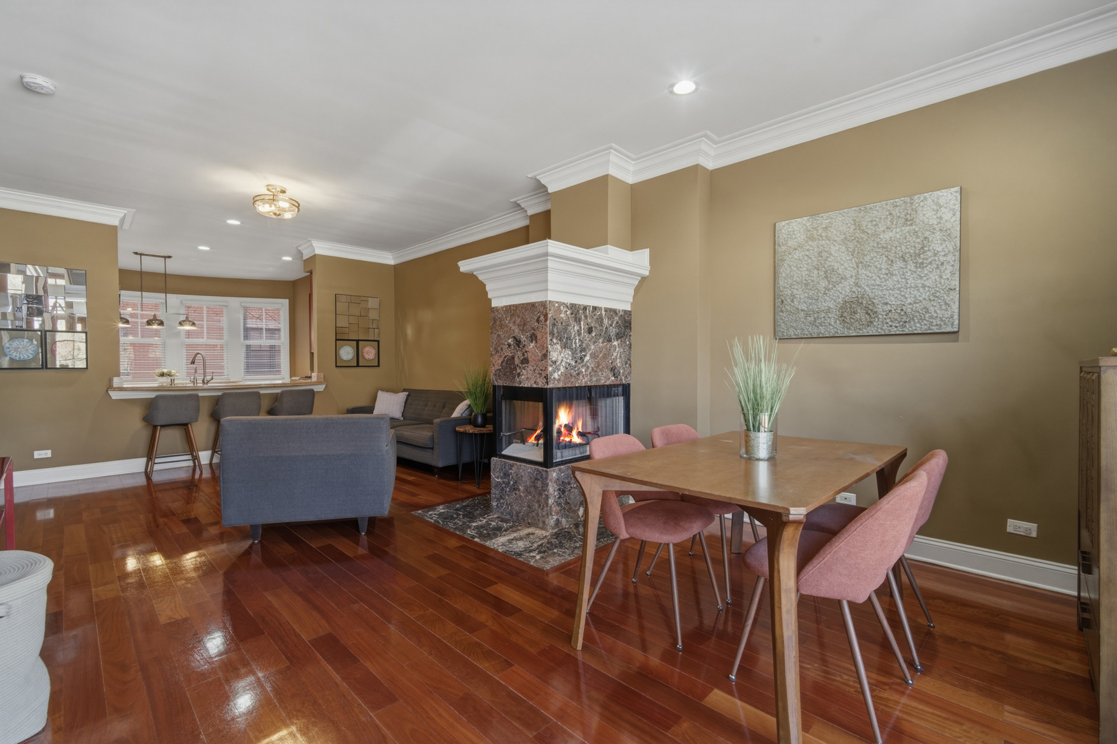 4323 W Peterson Avenue, Chicago, IL 60646