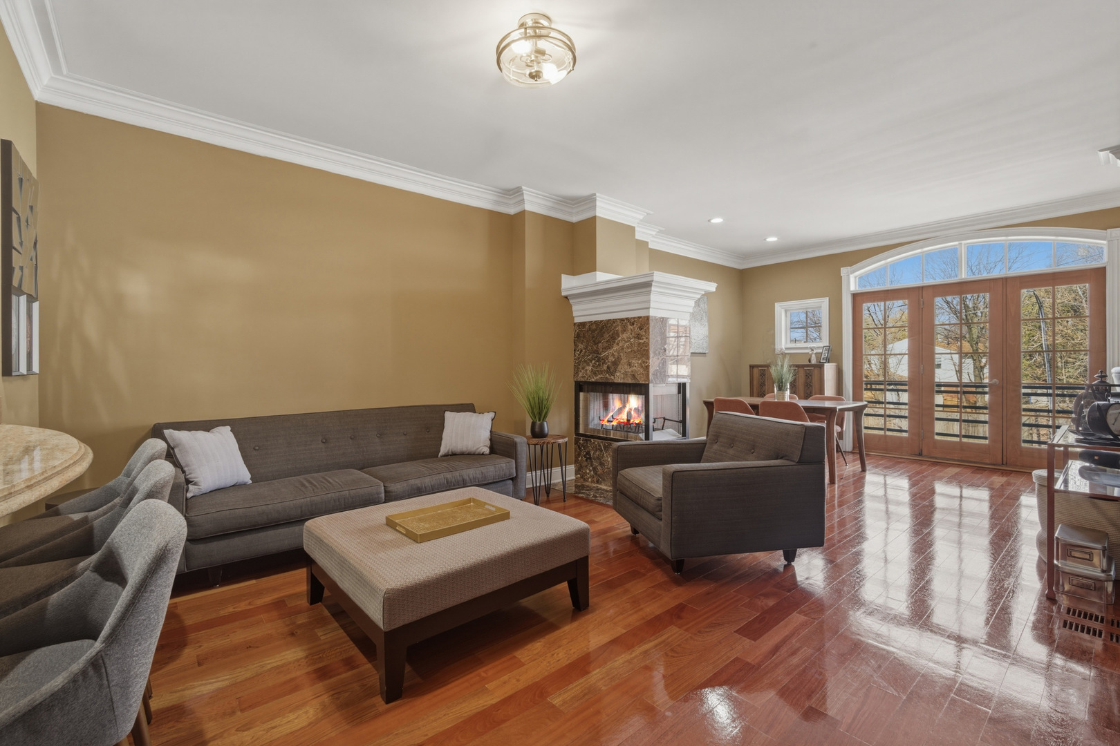 4323 W Peterson Avenue, Chicago, IL 60646