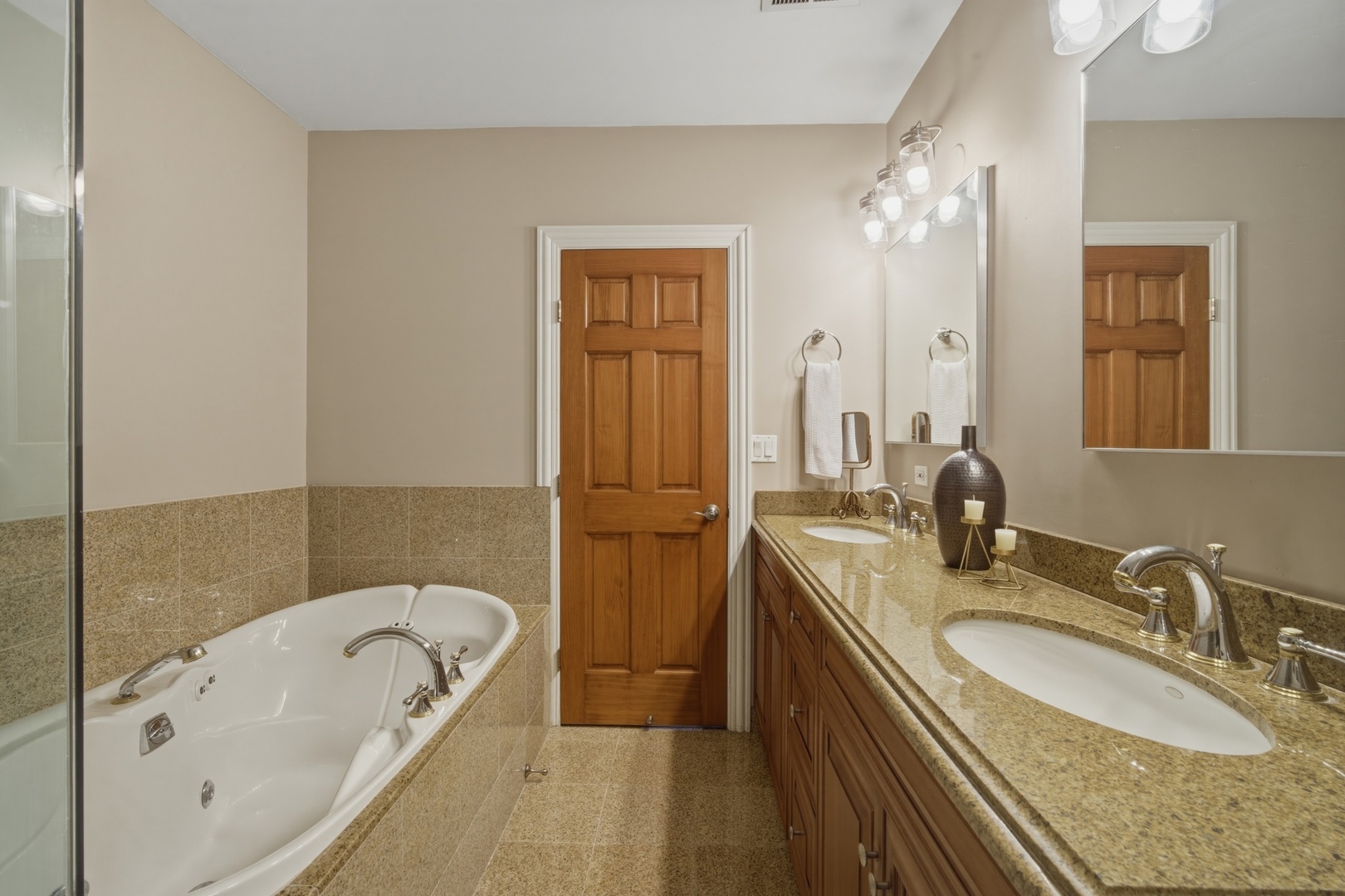 4323 W Peterson Avenue, Chicago, IL 60646