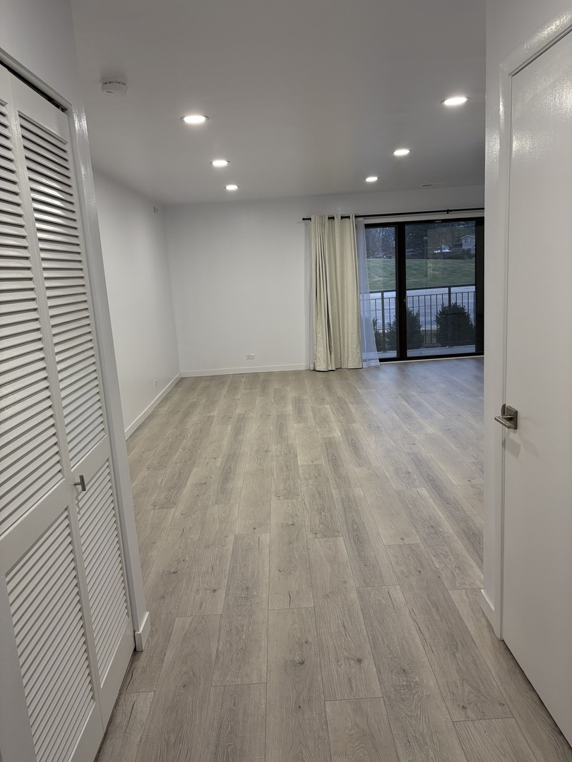 301 Lake Hinsdale Drive #108, Willowbrook, IL 60527