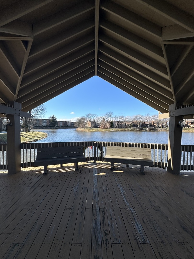 301 Lake Hinsdale Drive #108, Willowbrook, IL 60527