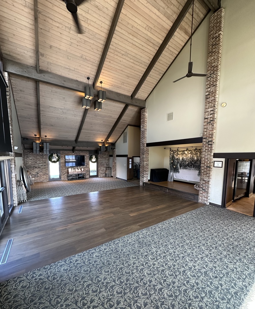 301 Lake Hinsdale Drive #108, Willowbrook, IL 60527