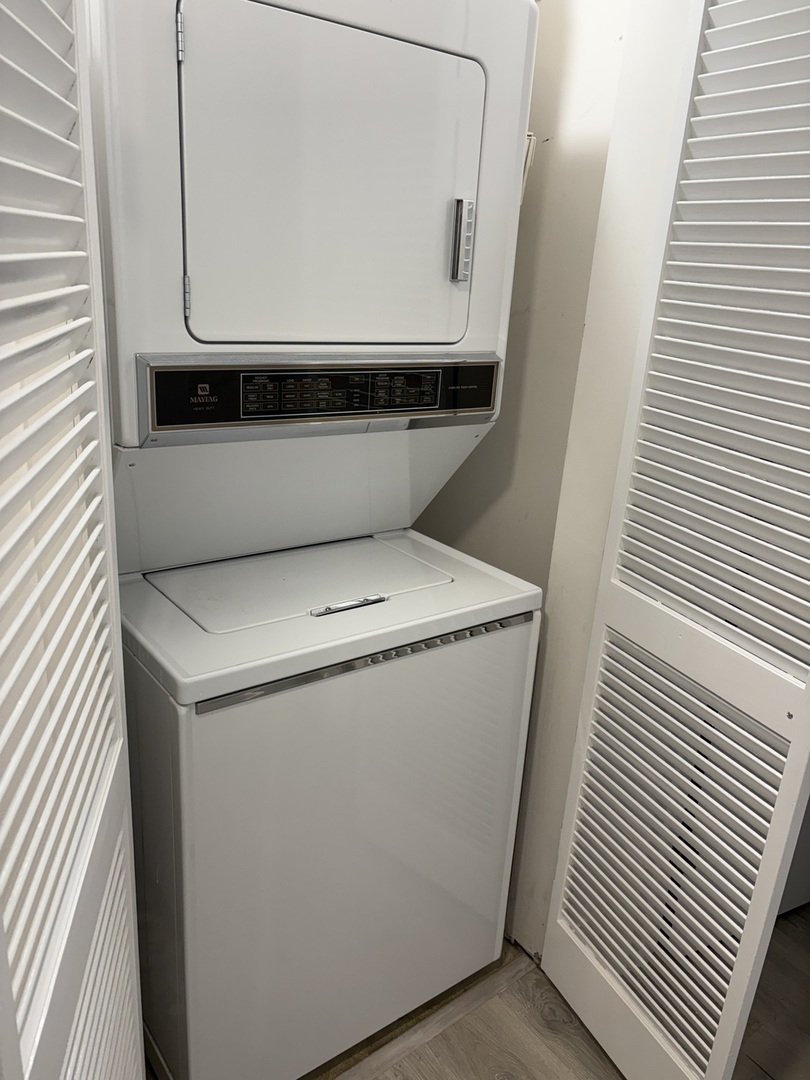 301 Lake Hinsdale Drive #108, Willowbrook, IL 60527