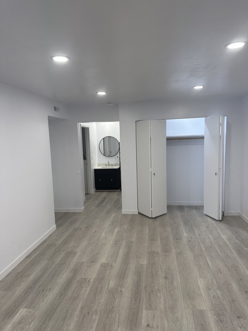 301 Lake Hinsdale Drive #108, Willowbrook, IL 60527