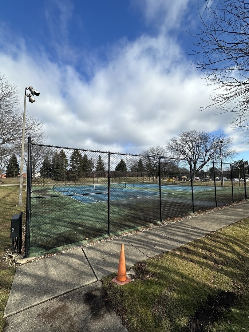 301 Lake Hinsdale Drive #108, Willowbrook, IL 60527