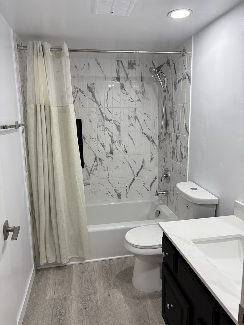 301 Lake Hinsdale Drive #108, Willowbrook, IL 60527