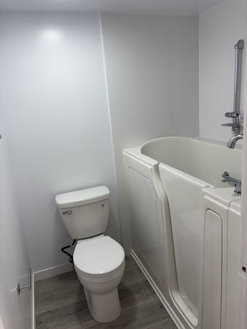 301 Lake Hinsdale Drive #108, Willowbrook, IL 60527