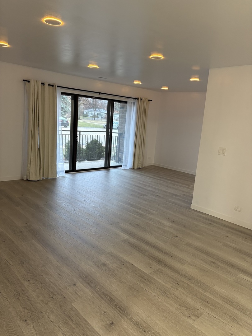 301 Lake Hinsdale Drive #108, Willowbrook, IL 60527