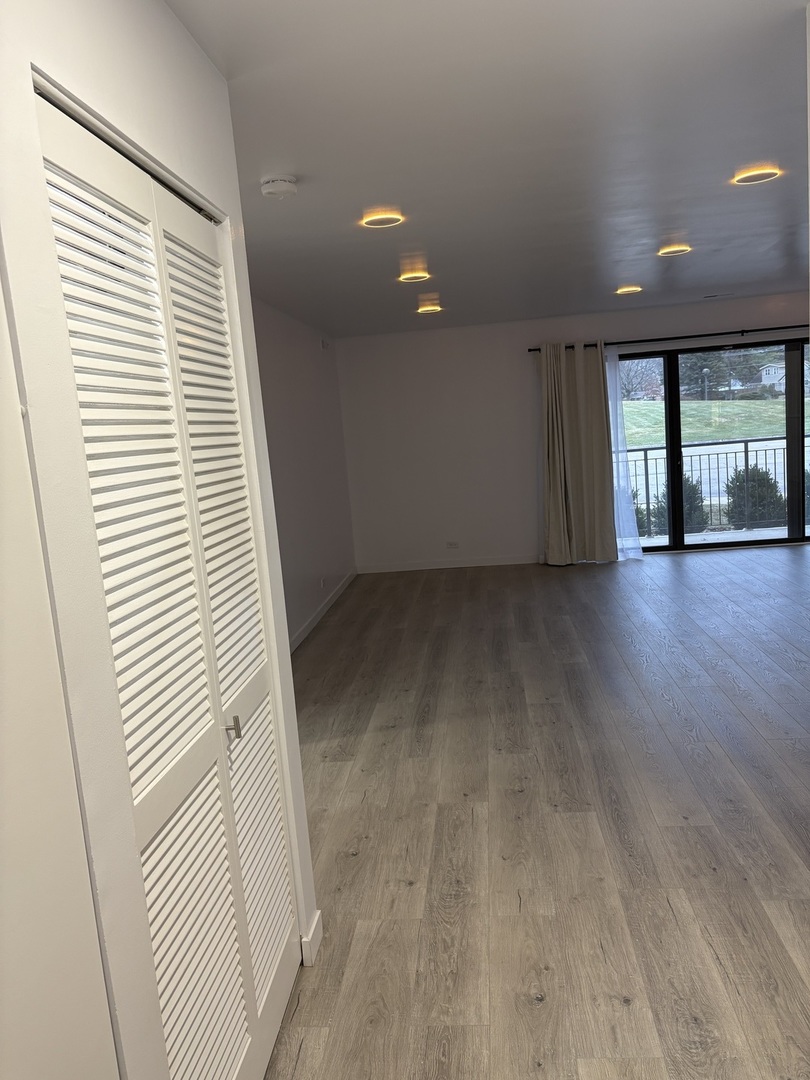 301 Lake Hinsdale Drive #108, Willowbrook, IL 60527