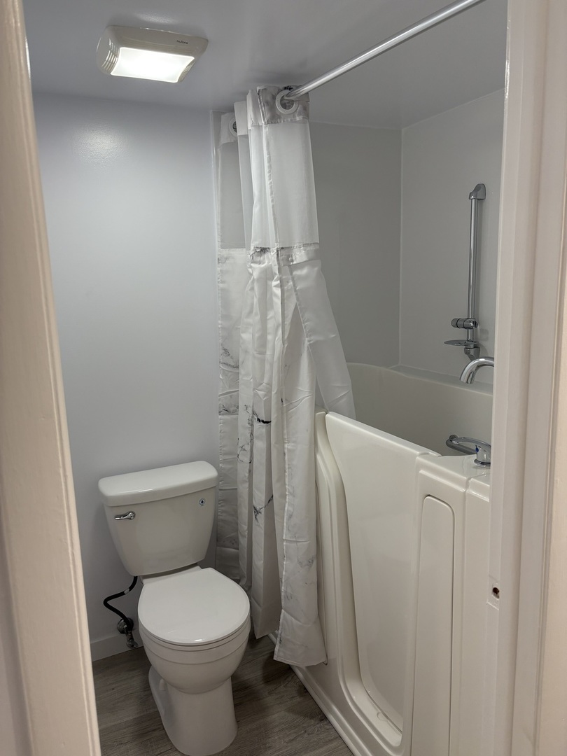 301 Lake Hinsdale Drive #108, Willowbrook, IL 60527