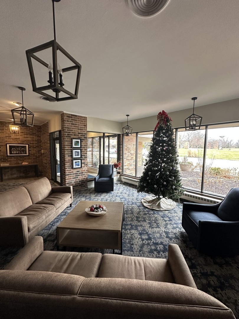 301 Lake Hinsdale Drive #108, Willowbrook, IL 60527