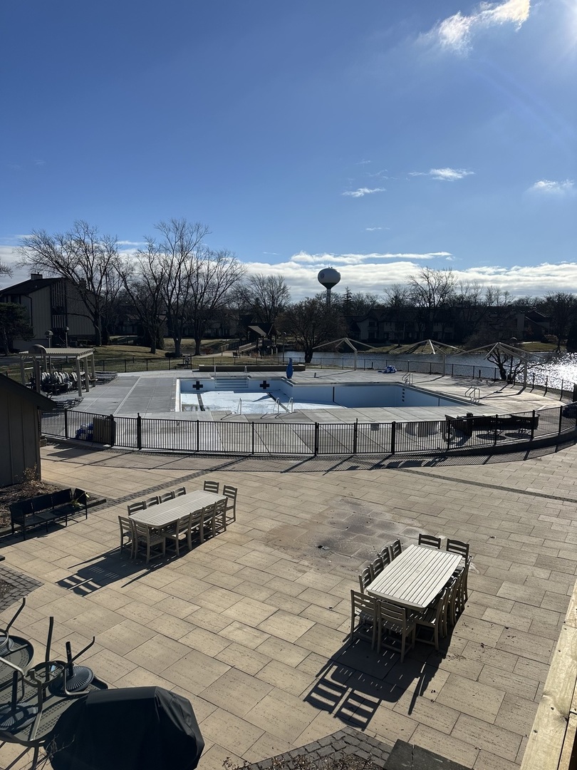 301 Lake Hinsdale Drive #108, Willowbrook, IL 60527