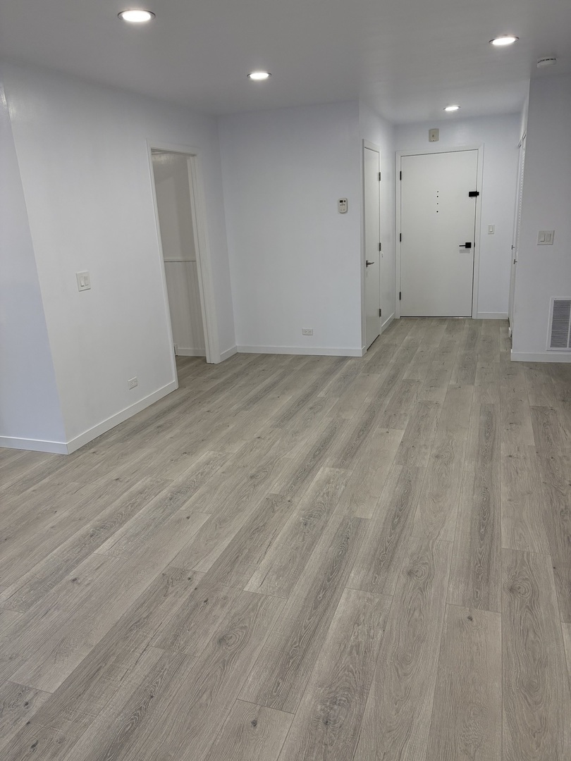 301 Lake Hinsdale Drive #108, Willowbrook, IL 60527