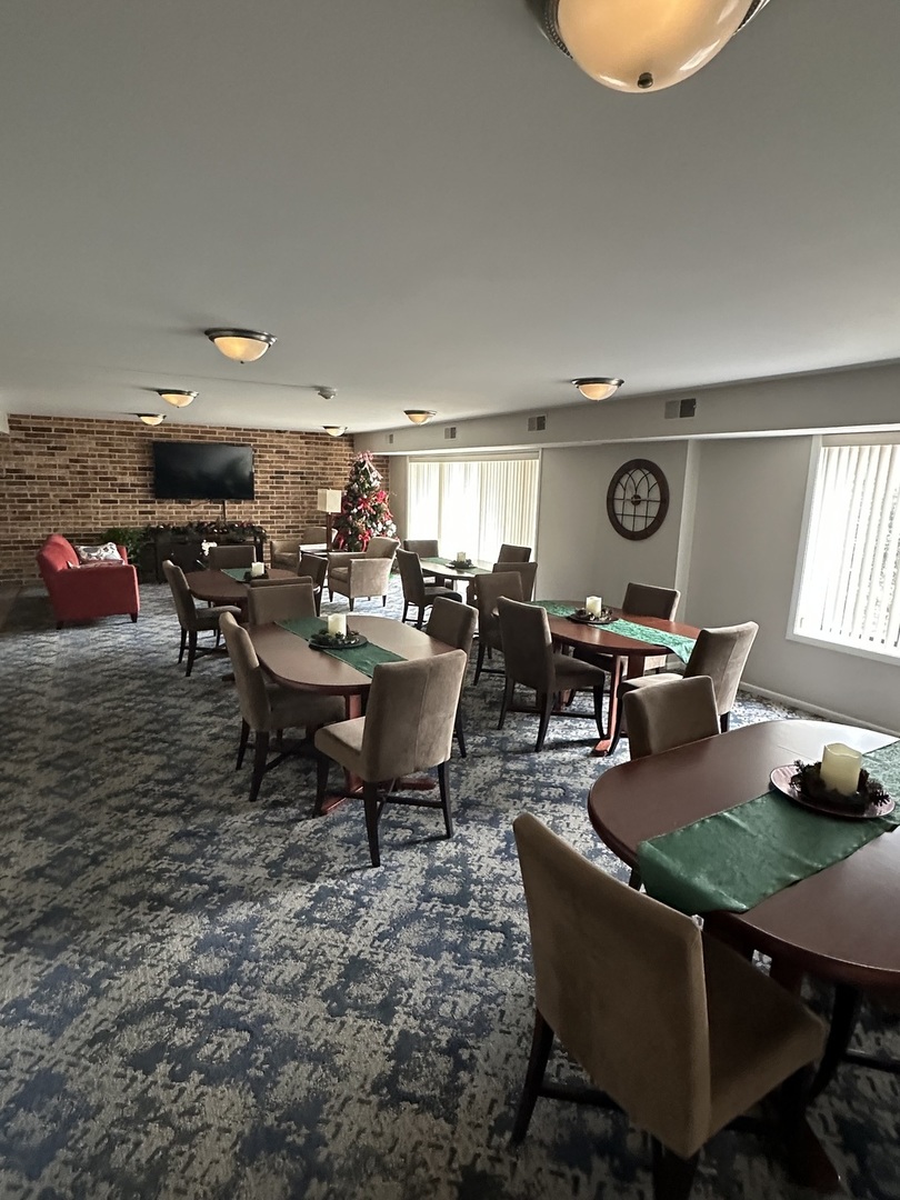 301 Lake Hinsdale Drive #108, Willowbrook, IL 60527